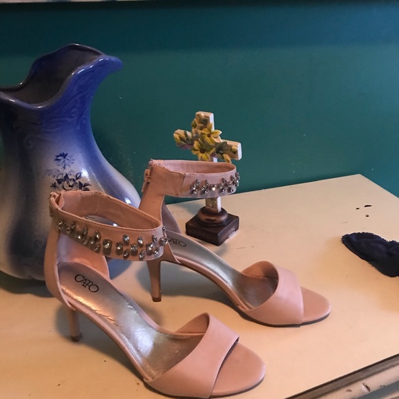 Heels - Picture 2 of 3